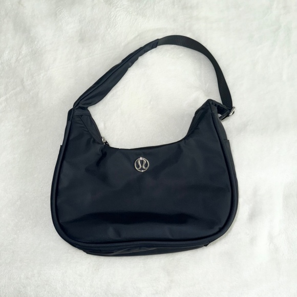 lululemon athletica Handbags - mini shoulder bag 4L
